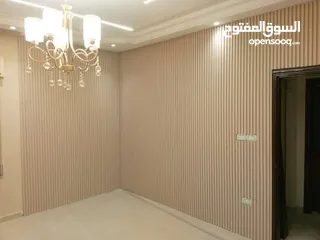  4 بليط وفني تركيب بديل الرخام وبديل الخشب