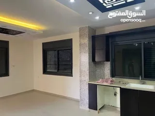  3 شقه مميزه للبيع في البيره قرب مستشفى المستقبل