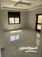  10 شقة طابق اخير مع روف/ مساحة 205م/ شفا بدران/ ترس واسع و مطل على شارعين/ صرف صحي واصل