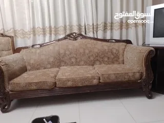  9 عفش بيت مستعمل للبيع طقم ستيل وطقم لف سوبر وتخت حديد وجرتين غاز وطاولات خشب وديكور رفوف خشب