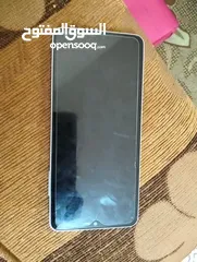  1 هاتف سامسونج للبيع 4 رام 64 جهاز نضيف جدآ معو كل اغراضو