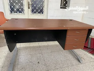  1 مكتب ثقيل للبيع