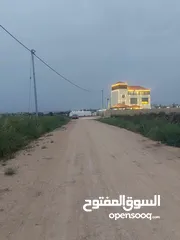  8 ارض مفروزه بقوشان مستقل مربعة الشكل موقع مميز جدا