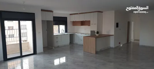  1 لليجار شقه جديده سطح مرحبا بجانب مخازن صندوقه