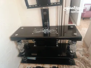  1 طاولة شاشة سكوريت استعمال خفيف 30دينار