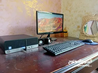  1 كمبيوتر HP جيل ثامن كامل مع جميع أغراضه ويندوز 10 مفعل أصلي الجهاز طياره حرفيا
