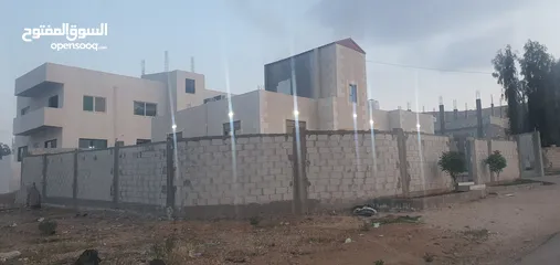  25 بيت للبيع مميز منطقه هادئه جدا