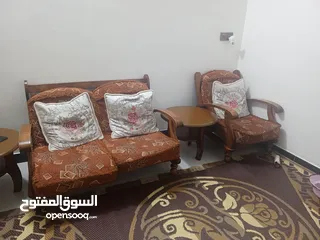  2 4 مقاعد الخشب كلش نظيف   مكاني الشعب 
