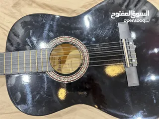  4 للبيع جيتار جديد استعمال يومين