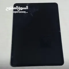  1 ايباد برو m1 2021 الجيل الثالث  الايباد في كسرين بالشاشه بس مو مأثرين ولا على اشي
