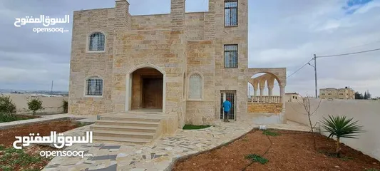  6 فيلا للبيع في شارع المطار جديده