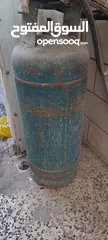  1 gas cylinder with pipe and 2burner