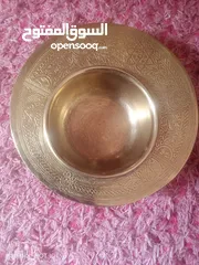  7 صحن  من النحاس الاصفر لوضع الشمع مزخرف فخم واثنان اصغر