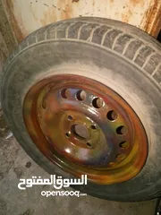  1 جنط مع كوشوك نضيف بس 10دينار