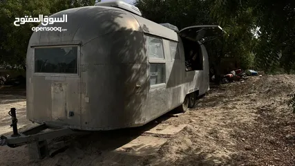  3 فود ترك  ماركة ( AIRSTREAM ) افضل شركة كرفانات غنية عن التعريف