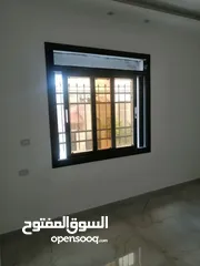 8 شقق فارغه للايجار جديده لم تسكن تشطيبات فاخره مساحة 125 متر طوابق مختلفه قرب دوار العيادات