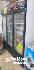  2 ارفف سوبر ماركت مع ثلاجه ثلاث ابواب