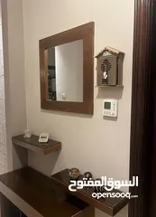  2 اثاث غرفة جلوس (7 مقاعد وبفة) وطاولات وسط وأدراج تلفزيون وتريد ميل، المعروض قابل للبيع بالطقم منفرد