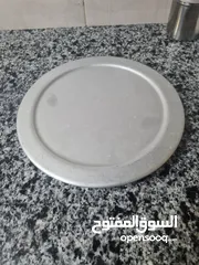  2 صدور المنيوم كنافة تقيل مقاس من من الداخل 18 سم ومن الخارج 23 سم  مع غطاء مستعمل نظيف جدا كأنهم جدد