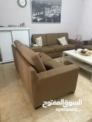  1 طقم كنب بني للبيع بحالة جيدة