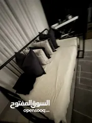  5 كنبة مريحه من اشلي   وسرير قابل للتمدد كامل من ايكيا  وكرسي استرخاء من ابيات   للبيع.. للجادين فقط