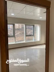  3 مكتب مساحة 160 متر في شارع الجامعه بسعر منافس نهائي