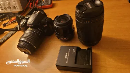  1 كاميرا نيكون D3100 مع 3 عدسات