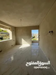  8 tira palace