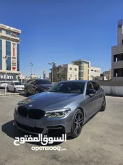  1 سيارة BMW فاخرة