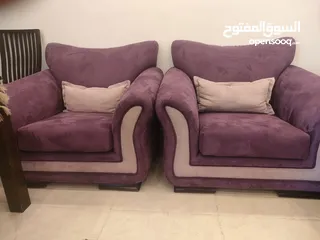  4 طقم كنب بحالة ممتازة