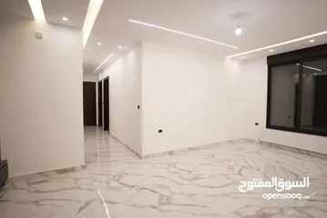 3 شقه مميزه للبيع بعد المدارس العالميه طريق المطار مباشره بسعر مغري تشطيب سوبر ديلوكس