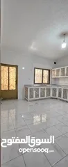  4 شقة طابق ارضي سوبر ديلكوس كما يوجد غرف مفروشة لطلاب الطب قرب مستشفى السلط الجديد