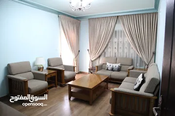  1 شقة 5 غرف نوم (طابق اخير مع روف مبني) في ضاحية الرشيد من المالك مباشرة
