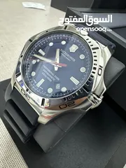  11 ساعة  للبيع Victorinox