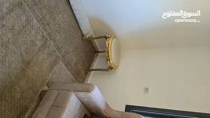  1 كنب غرفه ضيوف للبيع جديد وكاله  9 مقاعد مع ثلاث طاولات وقابل للتفاوض