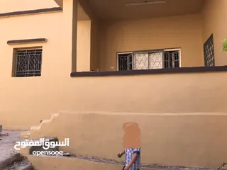 2 فرصة للاستثمار او السكن! بيت للبيع في الأشرفية – بجانب مستشفى البشير!