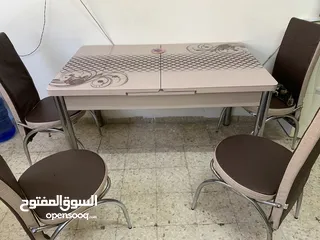  4 غرفة نوم وطقم كنب مع البرادي ومايكرويف بسعر جيد