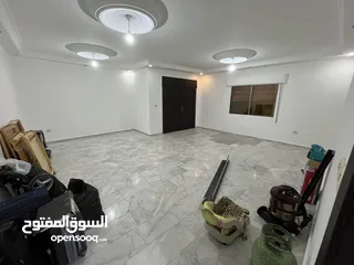  3 شقة 230م (4 غرف نوم + 3 حمامات + غرفة خادمة) من المالك مباشرة في منطقة طبربور حي الخزنة