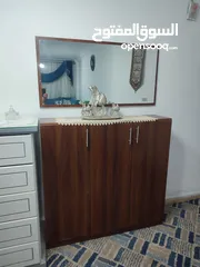  8 طقم كورنر مساحة 11 متر مع طاولة وسط مع كومدينة أحذية ومراية مع طاولة شاشة