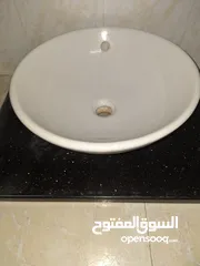  2 DURAVIT  مغسلة  42cm  x 42cm فوق   الرف صحن  مع قاعدة رخام 50cm x 65cm
