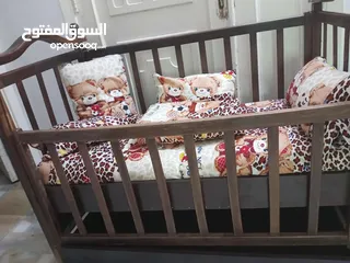 3 سرير اطفال خشب  كرسي طعام خشب