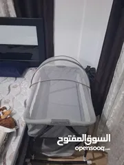  1 تخت بيبي استعمال بسيط جديد  قابل للتفاوض في شيء بسيط