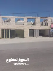  2 محلات او مكاتب للايجار بالاضافة الى سكن لطالب او طالبين خلف المكاتب