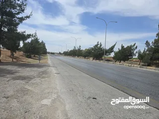  5 ارض تجاريه مميزه واجهه كبيره عشارع الحصن قرب شهوان