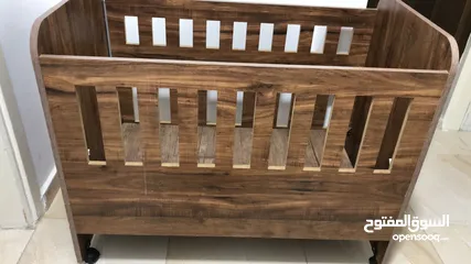  3 تخت اطفال لون بني فاتح معه جدلة حماية ومخدات مجانا