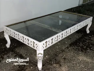  1 الطاوله نظيفه طولها مترين 2 وعرضها متر 1 اقراء الوصف