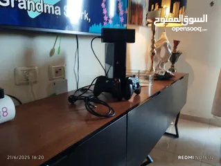  1 اكس بوكس 360 لا يوجد يوجد عليه العاب يجب عليك ان تنزل عليه العاب من خلال محلات الاتصالات