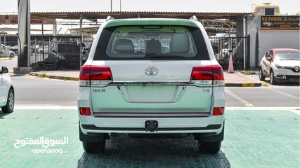  4 Toyota Land Cruiser 2016 GCC V6 - With sunroof