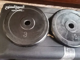  2 معدات أثقال كامله ( دامبلز حديد ) معها اضافي بار طويل للبيع بسعر حرق