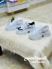  3 أحذية بسعر العرض